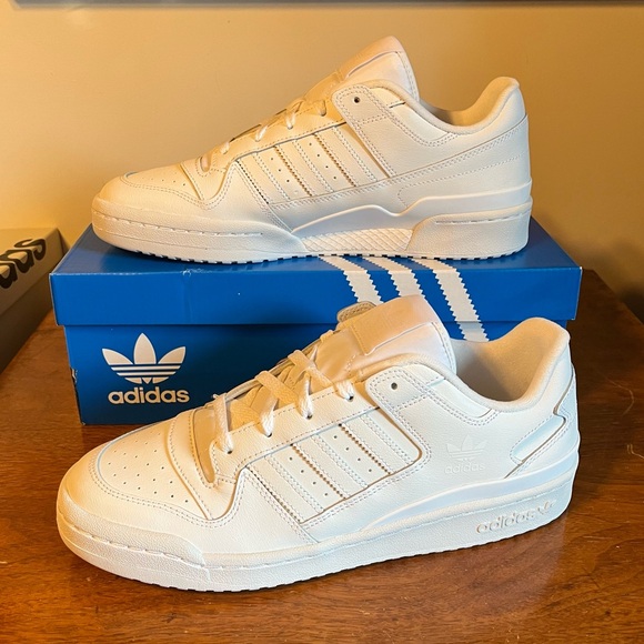 ADIDAS Forum Low Trainers - Picture 1 of 12